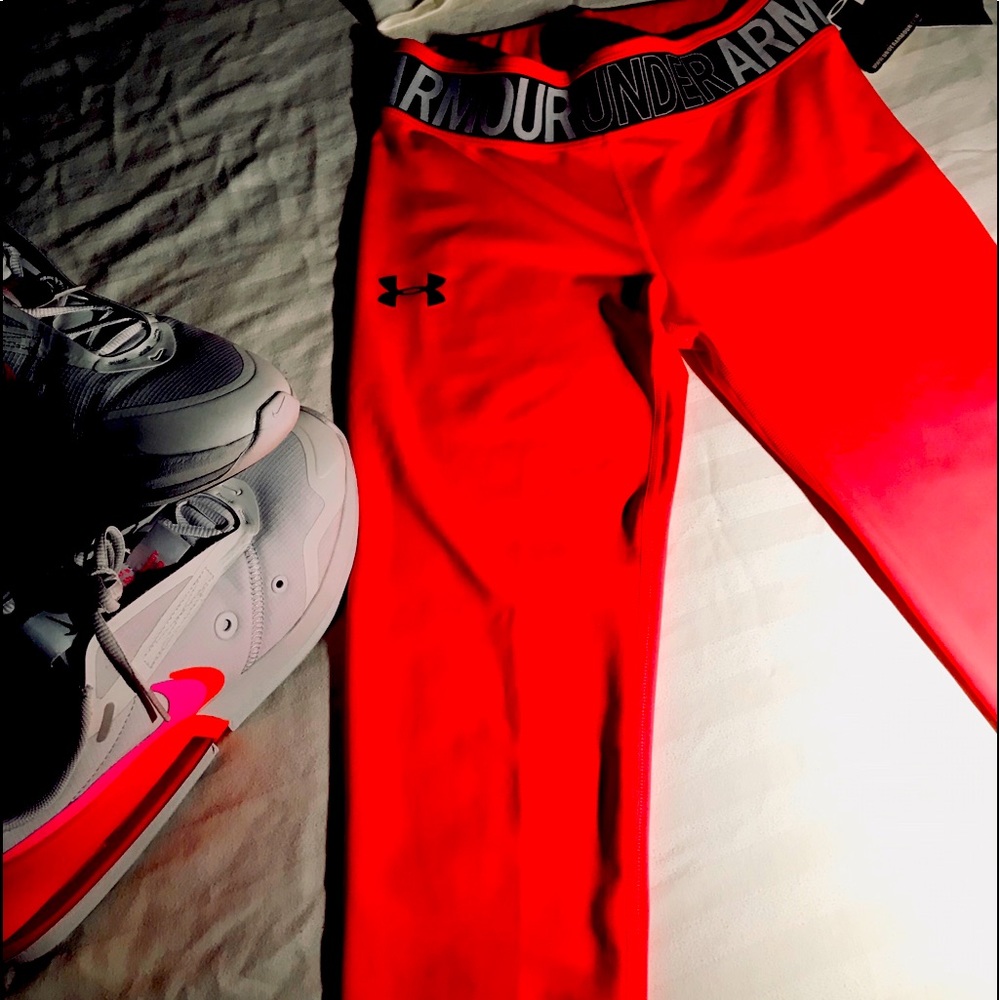 Under Armour leggings (running/sports)Great color!